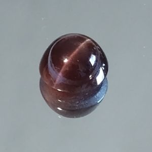 Scapolite cats eye cabochon gemstone